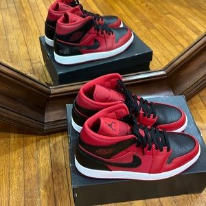 Air Jordan 1 Mid red/black